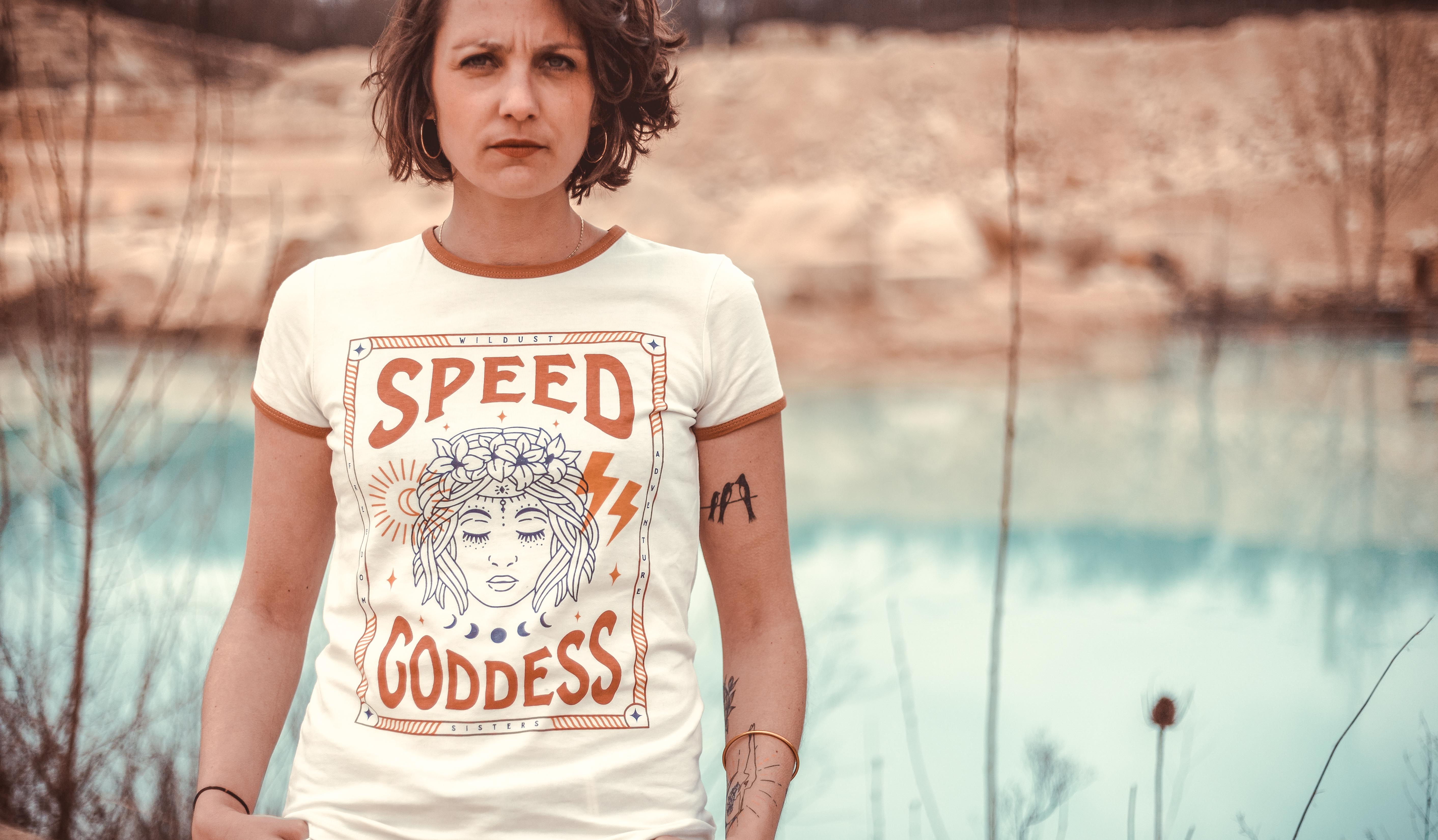 Tee speed Goddess Moto Wildust