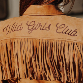 WILD GIRLS CLUB ⁠
⁠
Wildust s'est avant tout une marque pour les femmes créée par des femmes. C'est une histoire de soeur d'aventure, de sororité et de soutiens. ⁠
L'idée est de se connecter à d'autres filles inspirantes, motardes, pionnières ou aventurières à, des "soeurs sauvages", qui partagent ce même gout pour l'aventure.⁠
⁠
#womanwhoride #ridelikeagirl #adventuregirl #adventure #sisterhood #sororité