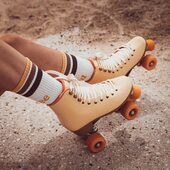 He always catches that 70’s vibes 🤩!! 
Thank you mate @gregbronard , can t wait for the next rides! 

Oh and thank YOU beautiful roller rider @aude.lst 😘

Thank you beautiful roller girl @aude.lst